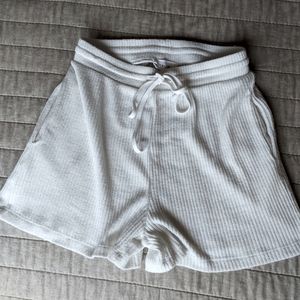 White, high-waisted Pajama shorts